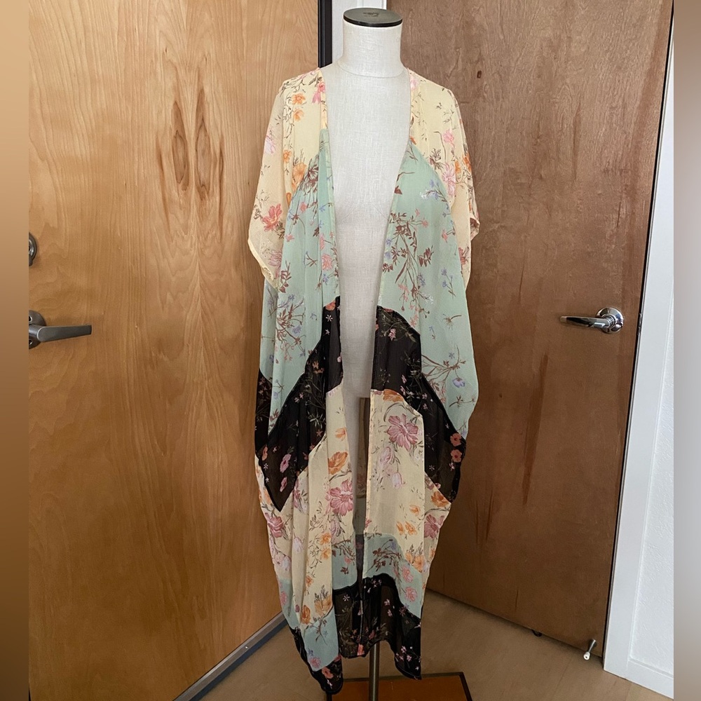 American Eagle Outfitters Floral Beige Kimono